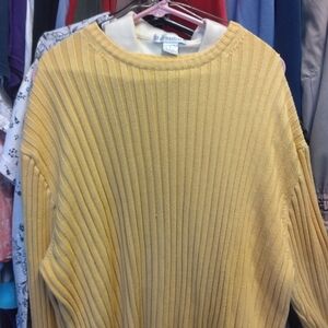 Gorgeous G.H. Bass Sweater Size Large
